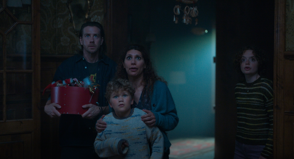 A MOUSE HUNT FOR CHRISTMAS