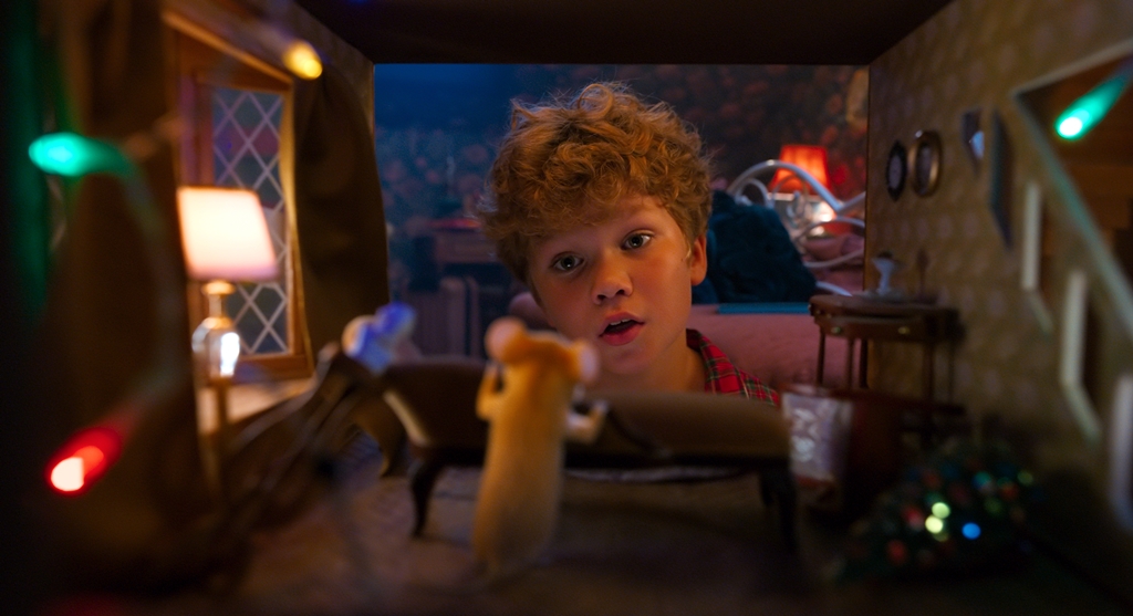 A MOUSE HUNT FOR CHRISTMAS