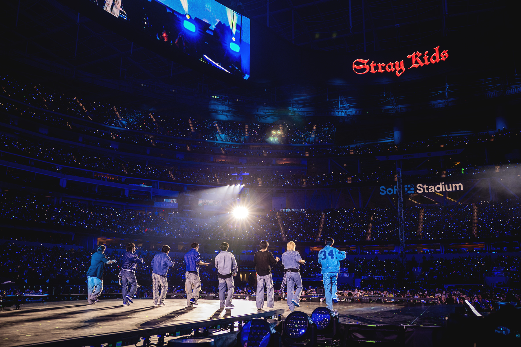 STRAY KIDS: THE DOMINATE EXPERIENCE