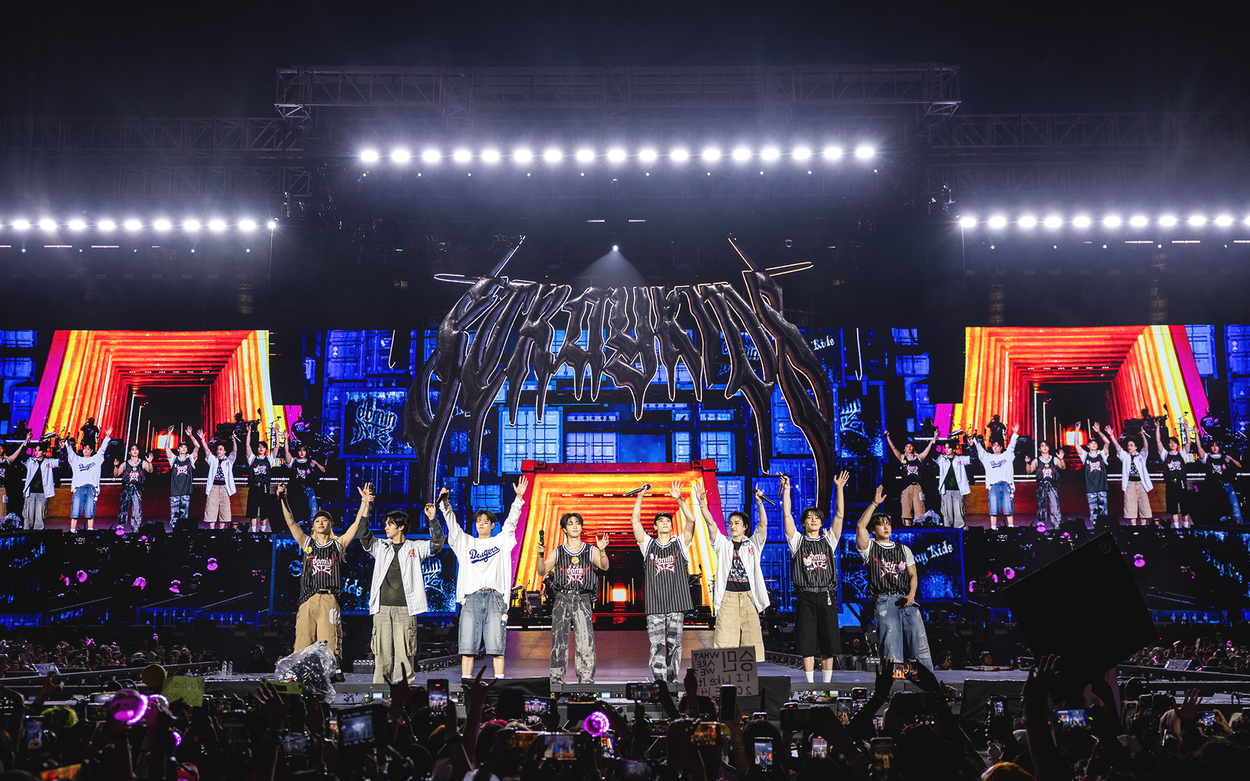 STRAY KIDS: THE DOMINATE EXPERIENCE