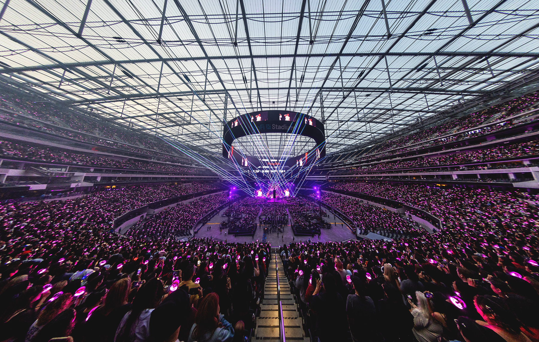 STRAY KIDS: THE DOMINATE EXPERIENCE