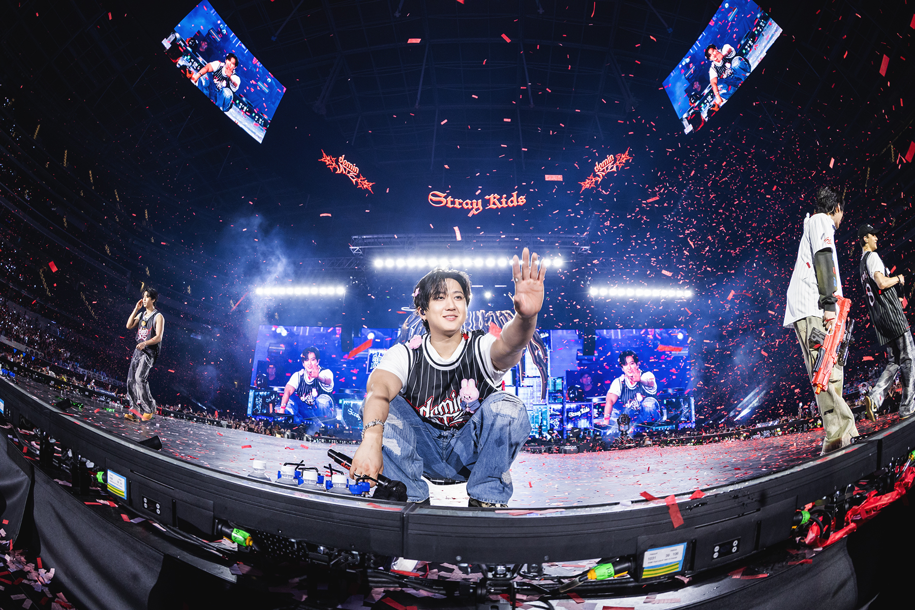 STRAY KIDS: THE DOMINATE EXPERIENCE